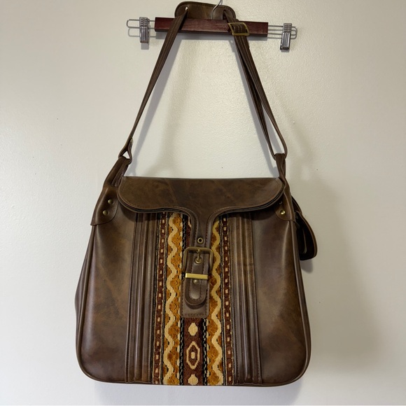 Leeds Handbags - Brown Leather Shoulder Bag with Patterned Accent